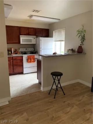 Photo #5: 2105660 Listing