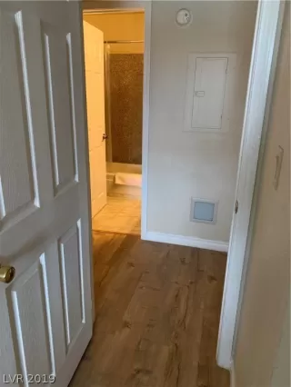 Photo #6: 2105660 Listing