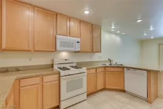 Photo #4: 2105713 Listing 