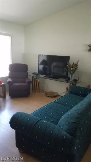 Photo #2: 2105727 Listing