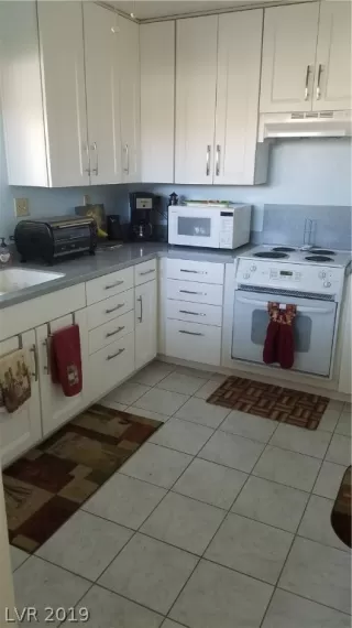 Photo #3: 2105727 Listing