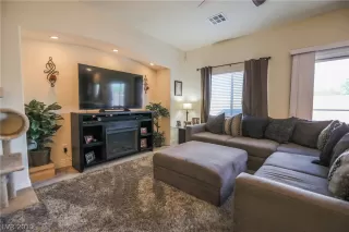 Photo #4: 2105733 Listing 