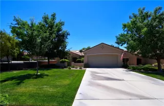 Photo #1: 2105755 Listing