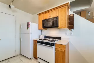 Photo #6: 2105758 Listing