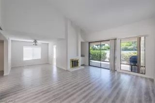 Photo #4: 2105768 Listing