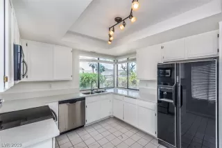 Photo #5: 2105768 Listing