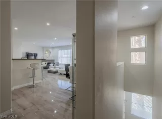 Photo #2: 2105809 Listing