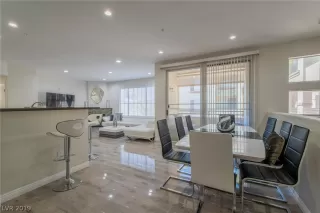 Photo #3: 2105809 Listing