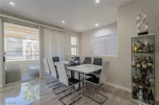 Photo #4: 2105809 Listing