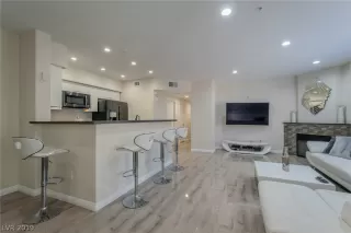 Photo #5: 2105809 Listing