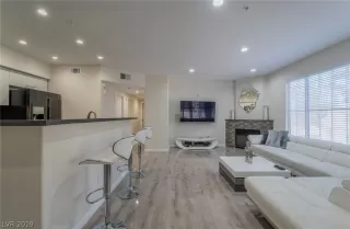 Photo #6: 2105809 Listing