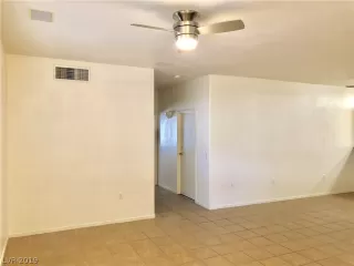 Photo #5: 2105875 Listing