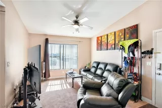 Photo #3: 2105893 Listing