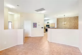 Photo #6: 2105913 Listing