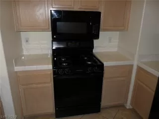 Photo #5: 2105940 Listing
