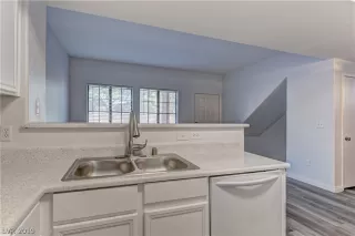 Photo #1: 2105992 Listing 