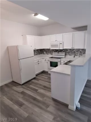 Photo #2: 2105992 Listing 