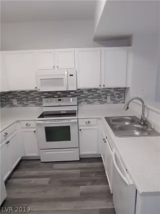 Photo #3: 2105992 Listing 