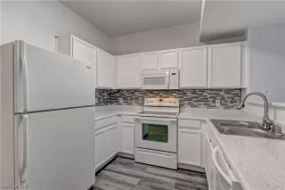 Photo #4: 2105992 Listing 