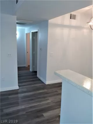 Photo #6: 2105992 Listing 