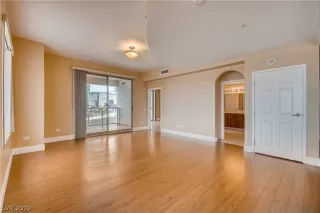 Photo #4: 2106003 Listing