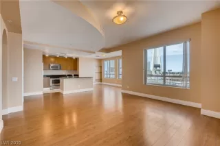 Photo #5: 2106003 Listing