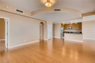 Photo #6: 2106003 Listing