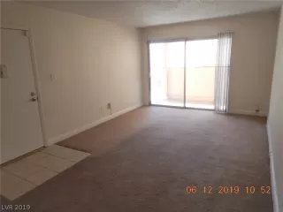 Photo #4: 2106008 Listing
