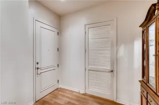 Photo #3: 2106037 Listing