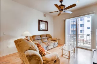 Photo #4: 2106037 Listing