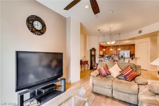 Photo #5: 2106037 Listing