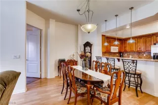 Photo #6: 2106037 Listing