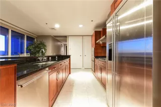 Photo #4: 2106043 Listing 