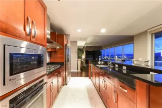 Photo #5: 2106043 Listing 