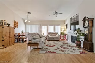 Photo #4: 2106057 Listing