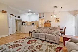 Photo #6: 2106057 Listing