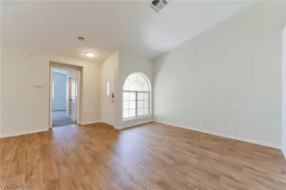 Photo #5: 2106063 Listing 