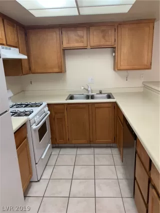 Photo #5: 2106105 Listing 