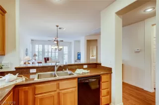 Photo #6: 2106106 Listing