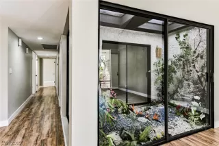 Photo #6: 2106135 Listing 