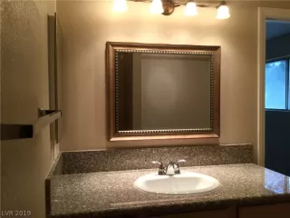 Photo #4: 2106201 Listing