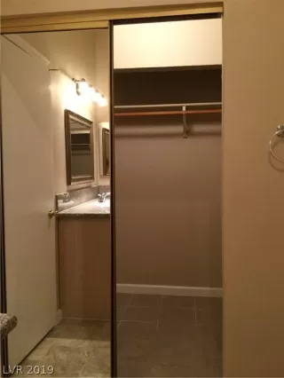 Photo #5: 2106201 Listing