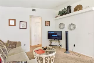 Photo #4: 2106339 Listing 