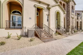 Photo #2: 2106373 Listing