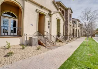 Photo #3: 2106373 Listing