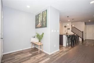 Photo #4: 2106401 Listing