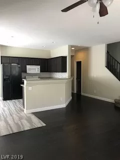 Photo #2: 2106488 Listing