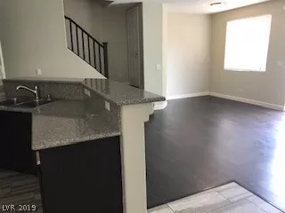 Photo #4: 2106488 Listing