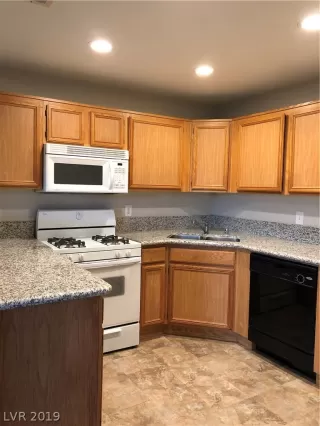 Photo #5: 2106560 Listing 