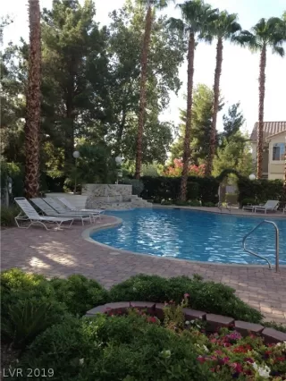 Photo #3: 2106591 Listing